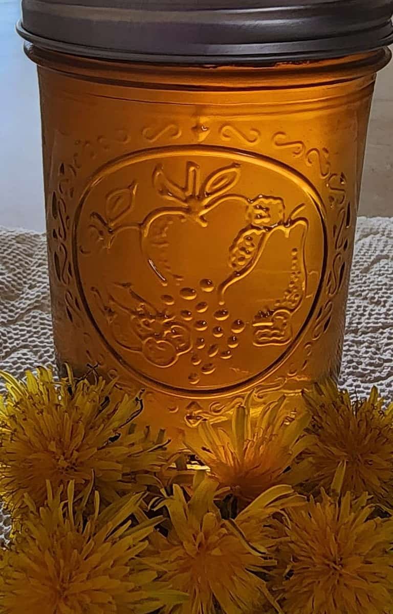 Dandelion Jelly with dandelions