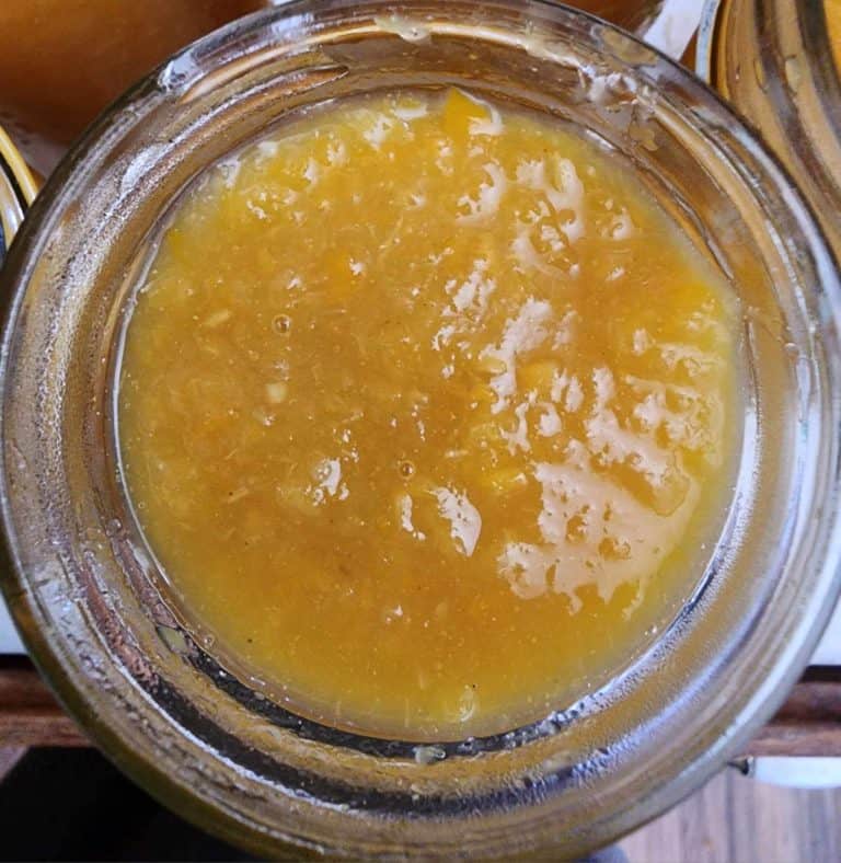 top of jar of peach habanero bbq sauce