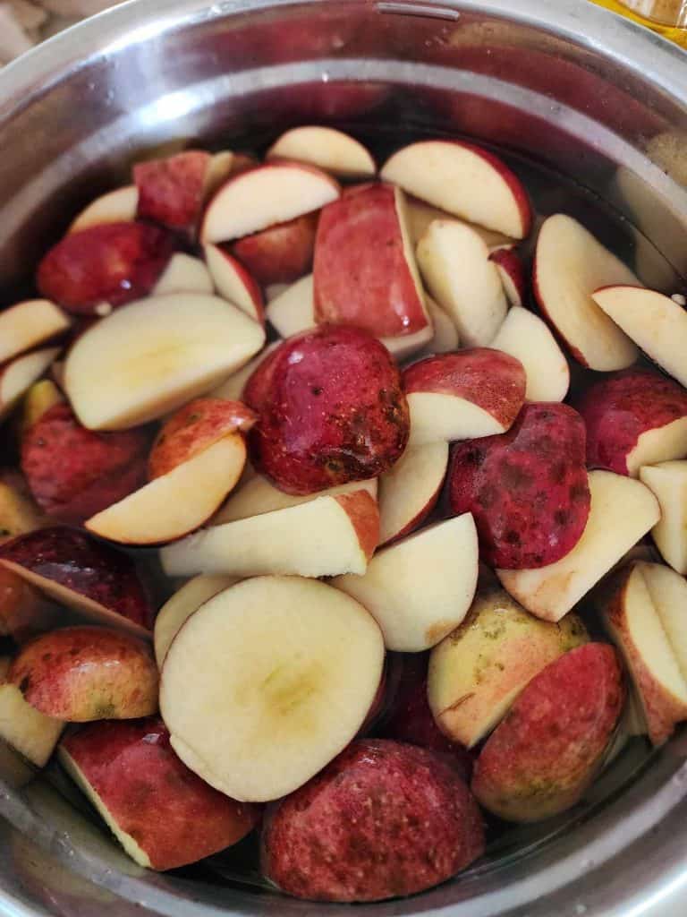 Apple ins bowl of cold water and lemon juice
