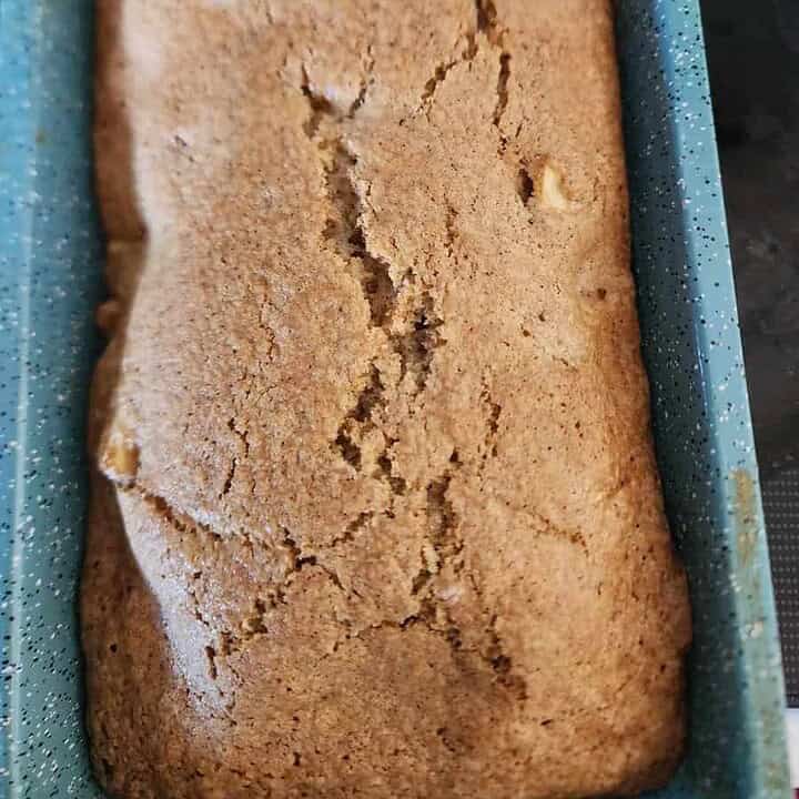 Cooked homemade fast and easy apple bread