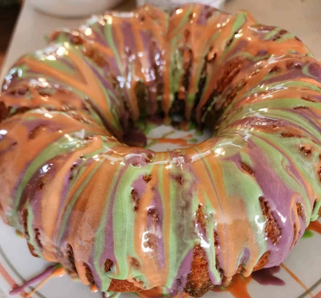 Halloween cake with 3 colors of icing