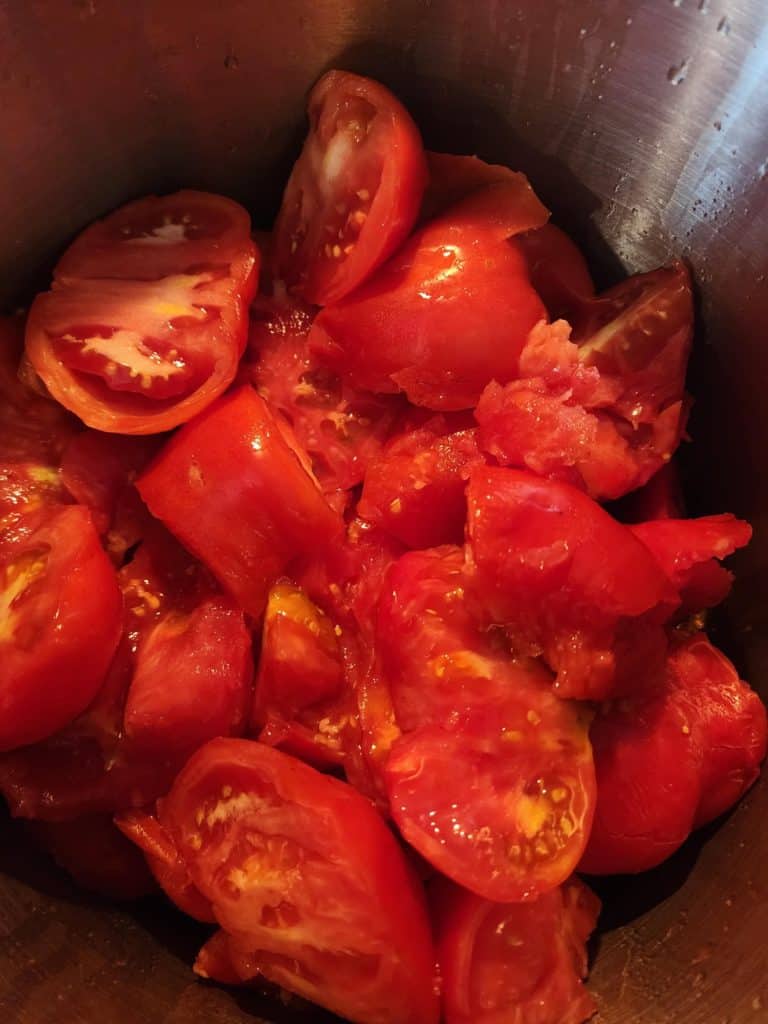 tomatoes in large pot to make tomato juice