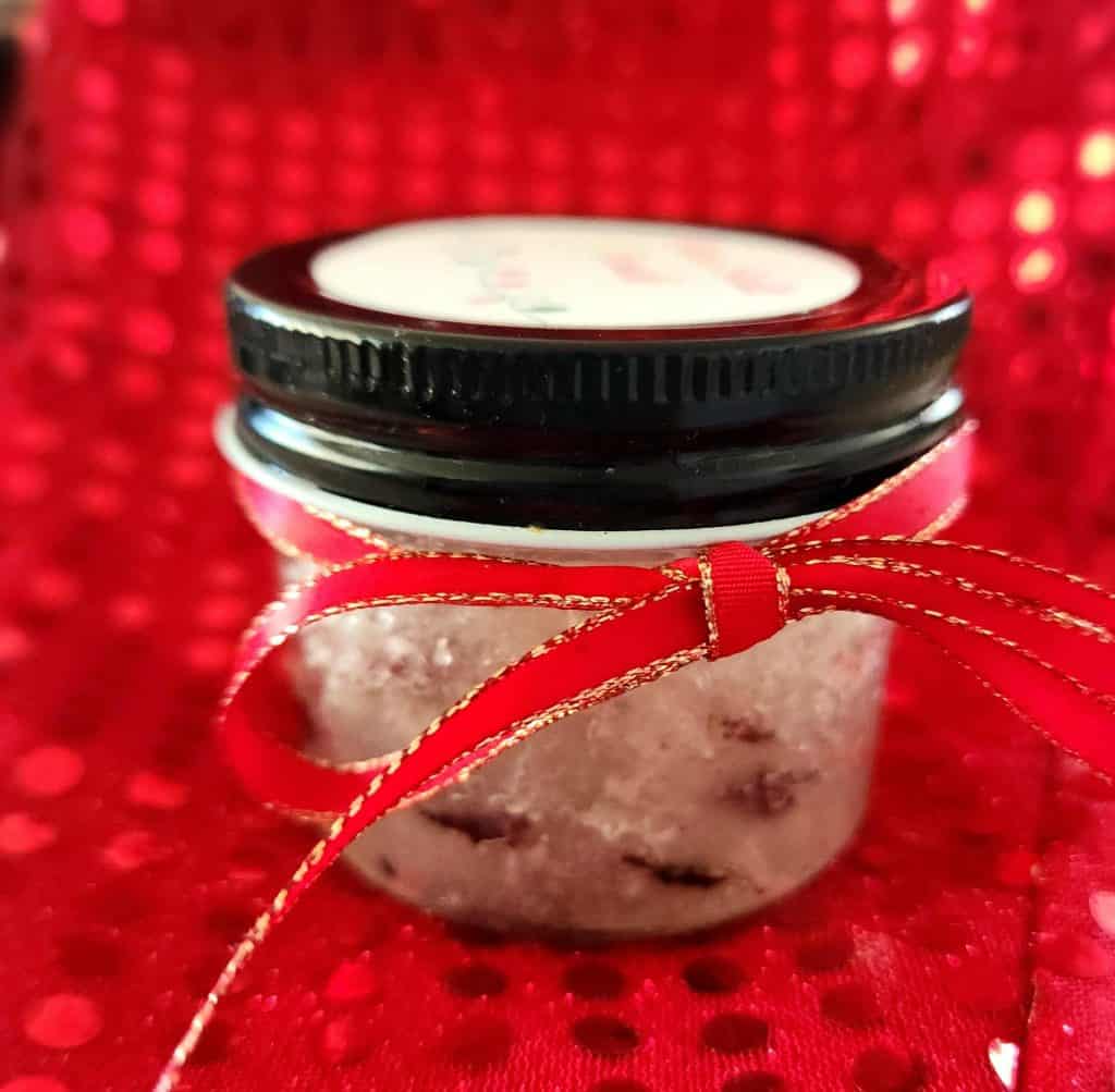 Salt scrub with bow