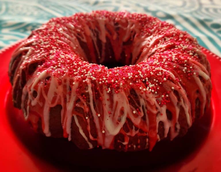 valentine cake from the side