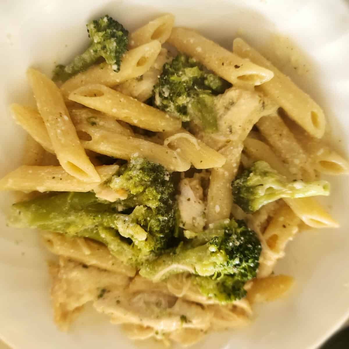 bowl of Olive garden Instant pot chicken pasta